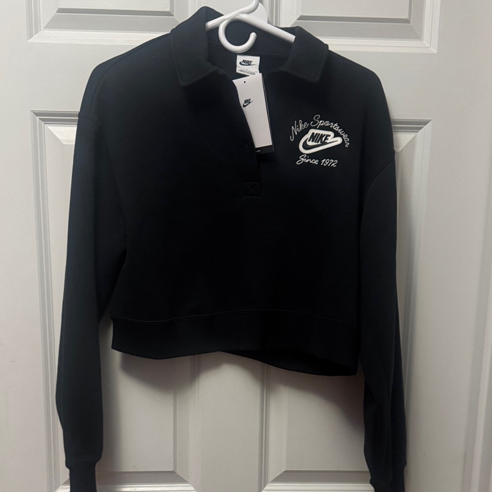 Nike Women's Black Cropped Sweatshirt